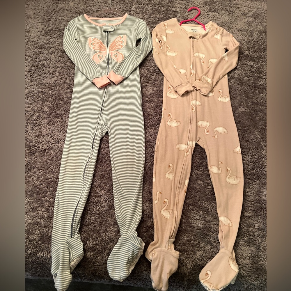 Carter’s pajamas, Size 4T (2-piece pack) Get 2 for the price of one.